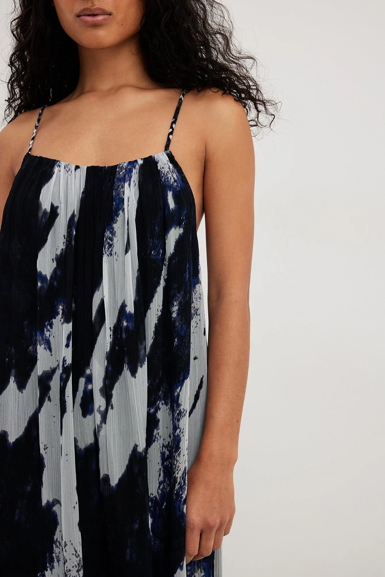 Maxikleid mit Trägerdetail