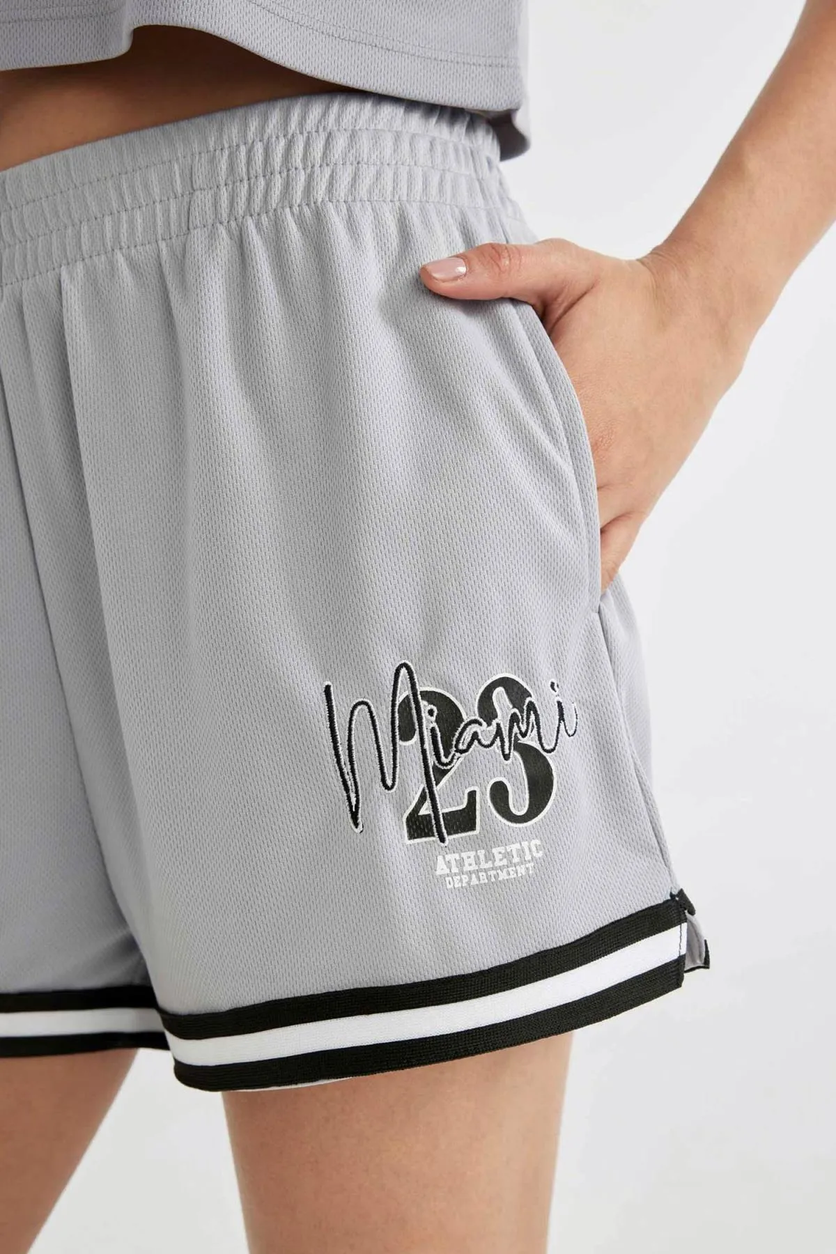 DeFacto  DeFactoFit Sport-Shorts mit Standard-Passform und kurzem Bein B8974AX24SM