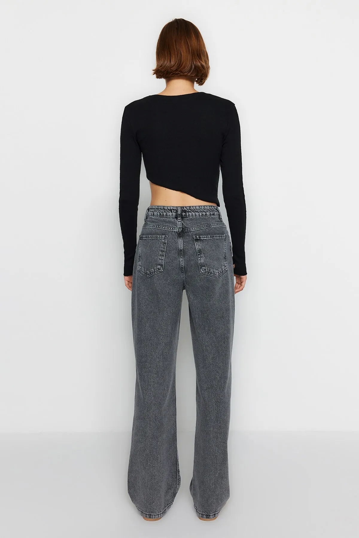Trendyol Collection  Graue Jeans mit hoher Taille und weitem Bein TWOAW24JE00073