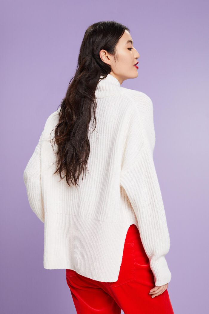 Rippstrickpullover mit Rollkragen