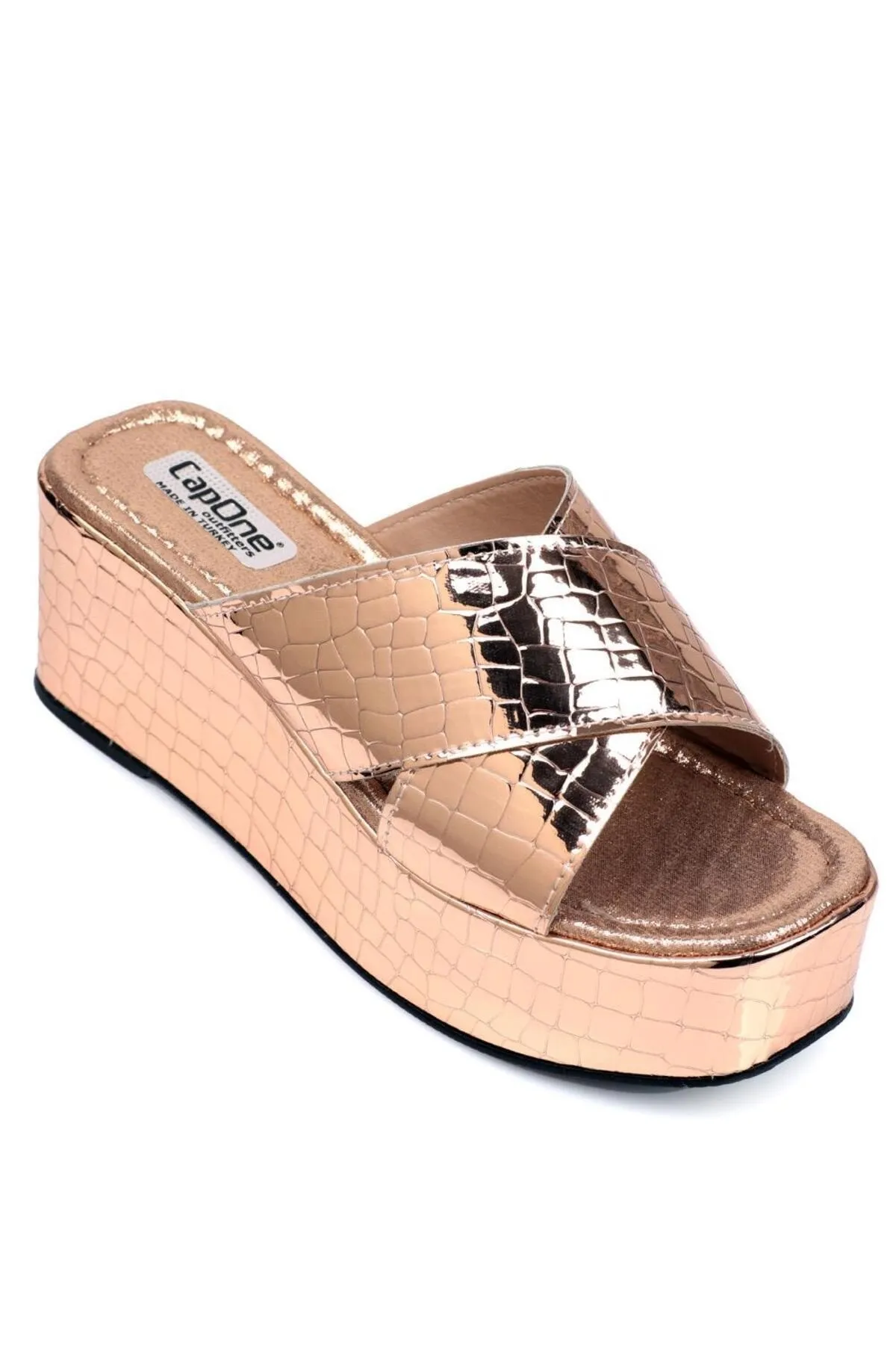 Capone Outfitters  Capone Wedge Heeled Cross Strapped Rose Damen-Flatform-Hausschuhe