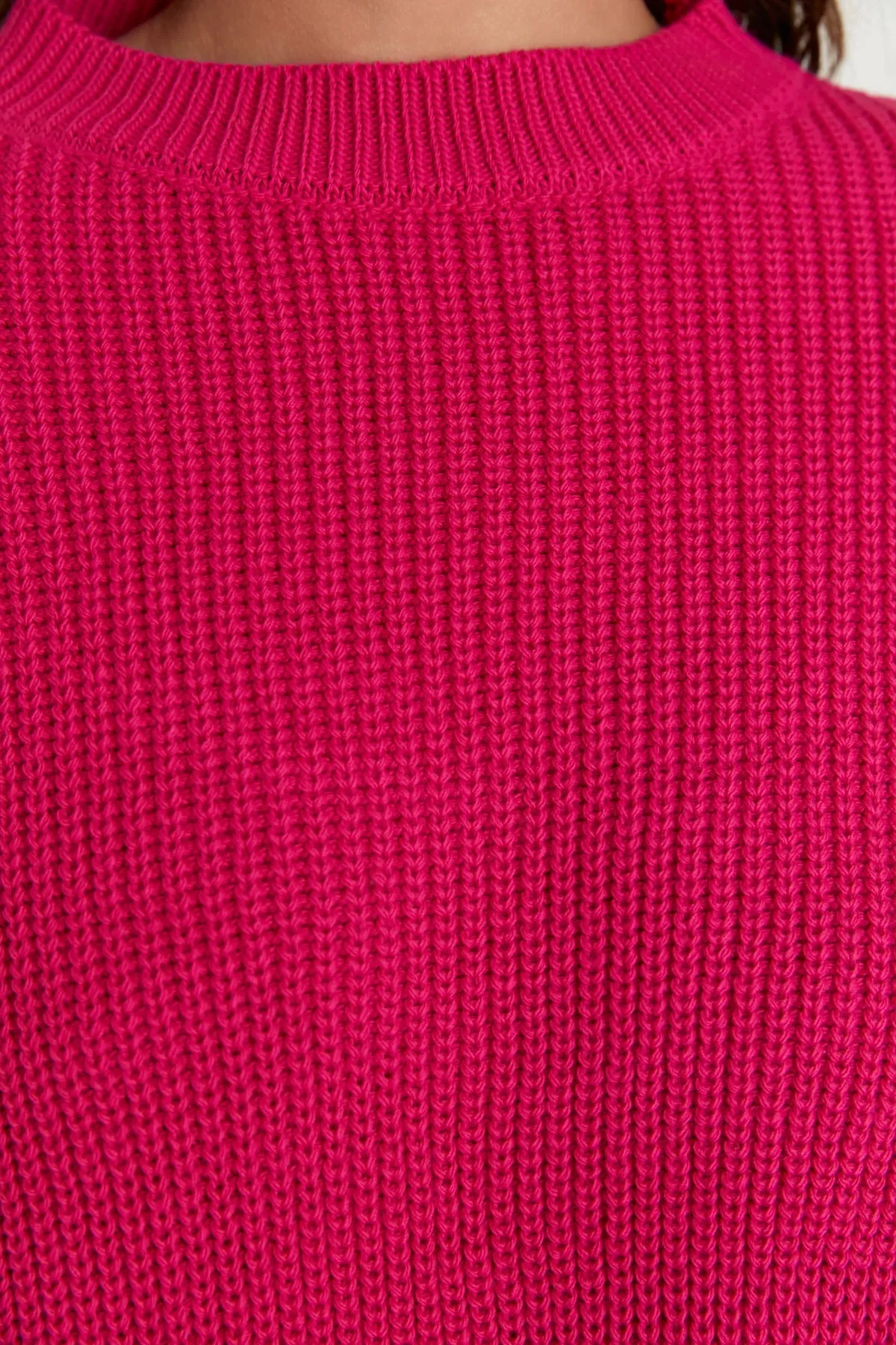 Trendyol Collection  Fuchsiafarbener Strickpullover mit Rundhalsausschnitt und weiter Passform TWOAW23KZ01448