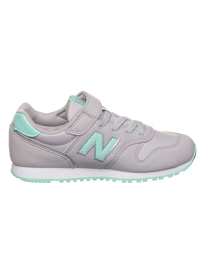 New Balance Sneakers in Grau günstig kaufen