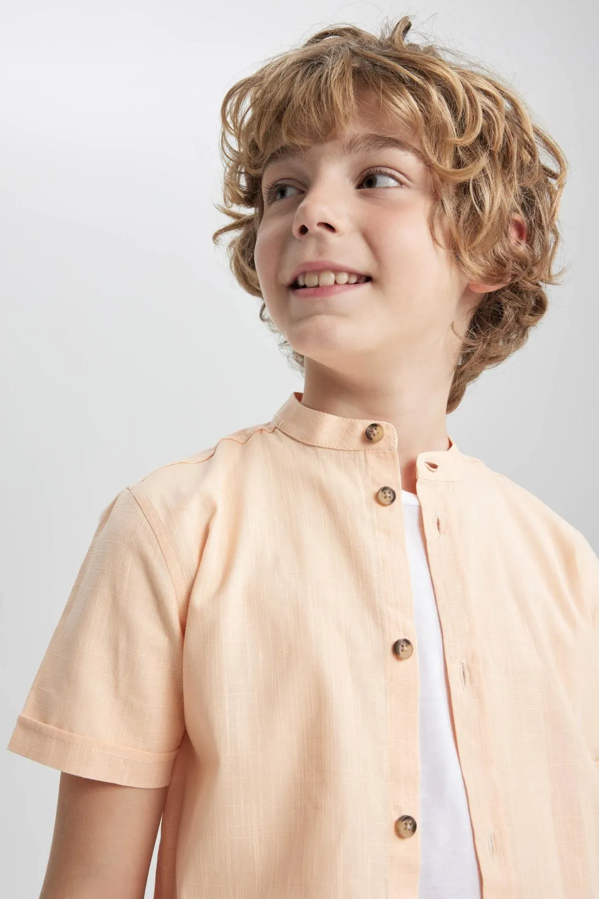 DeFacto  Kurzärmeliges Hemd in Leinenoptik für Jungen – Stehkragen Z5364a623sm