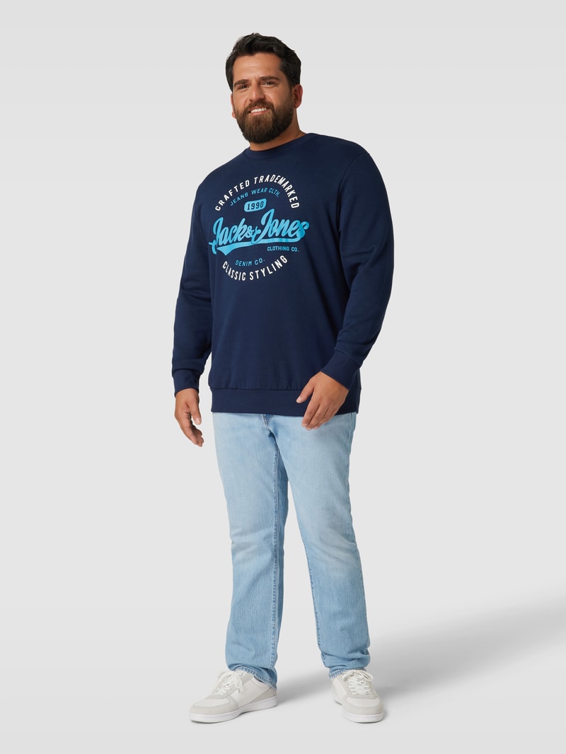 PLUS SIZE Sweatshirt mit Label-Print in marineblau