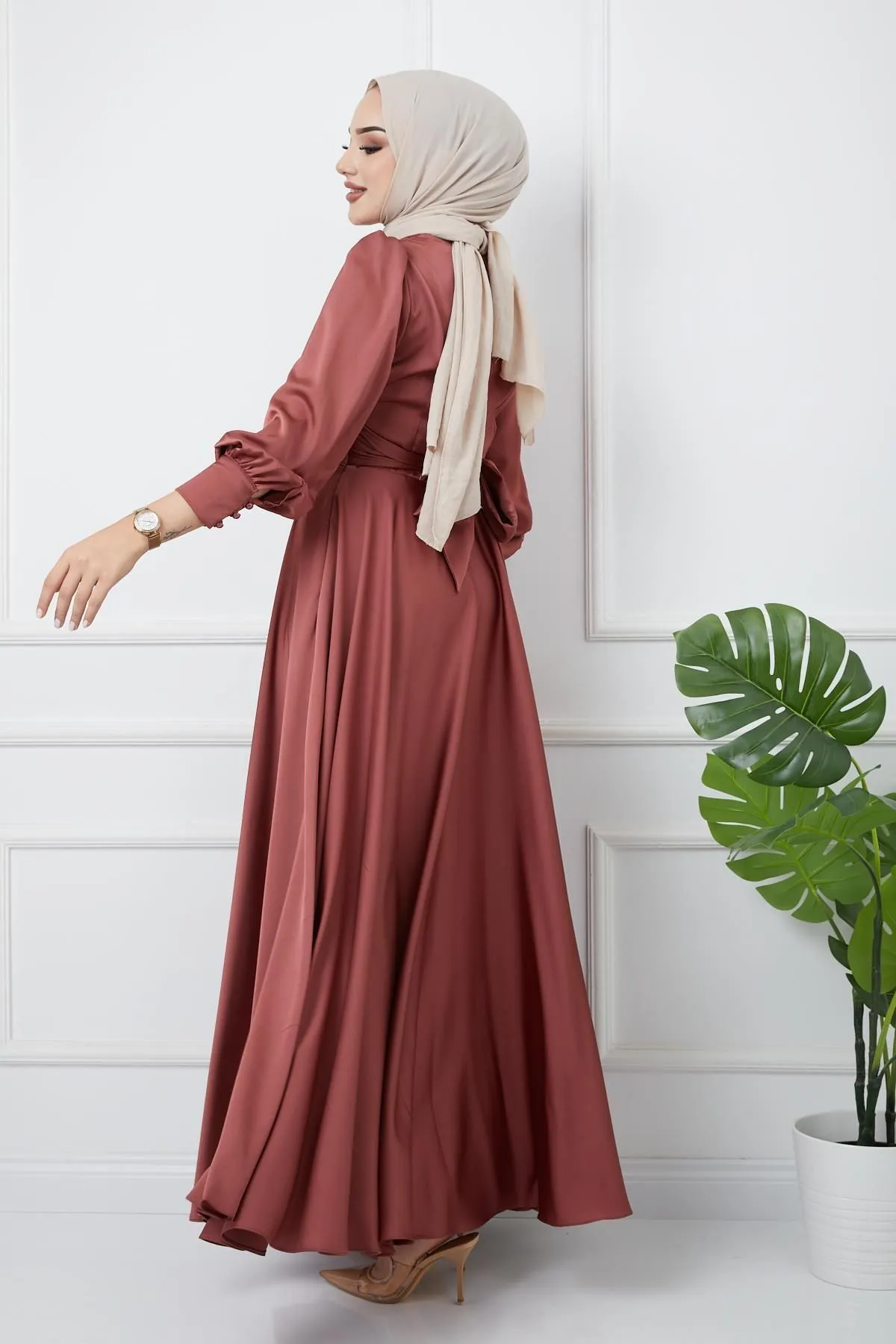Olcay  Abendkleid mit Taillenfalten und Gürtel, Rose 1595