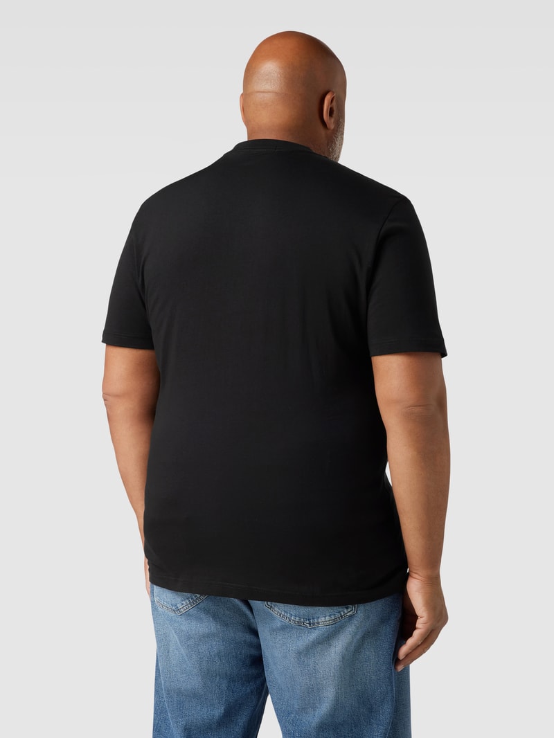 PLUS SIZE Regular Fit T-Shirt mit Label-Print in schwarz