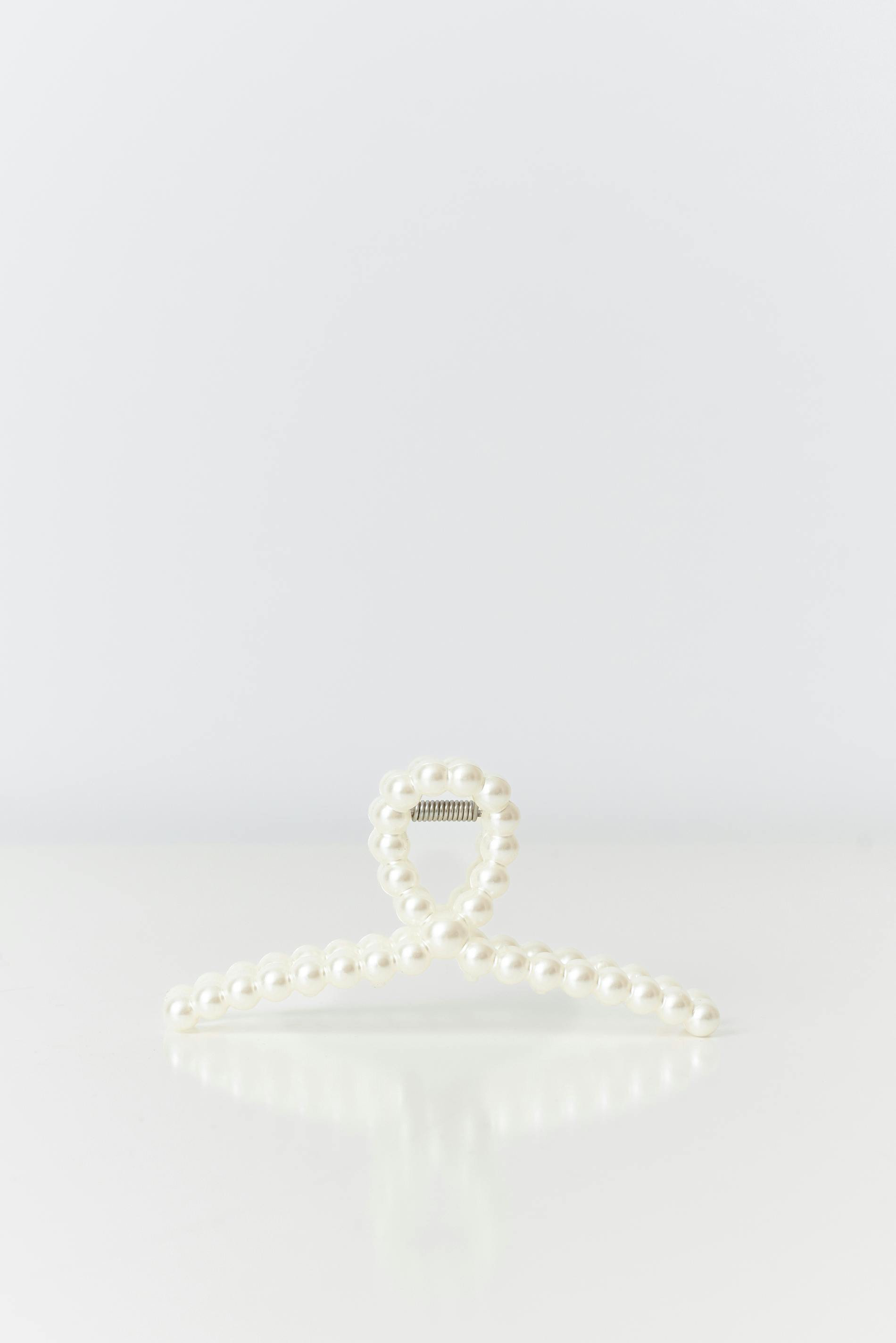 Pearl hair clip