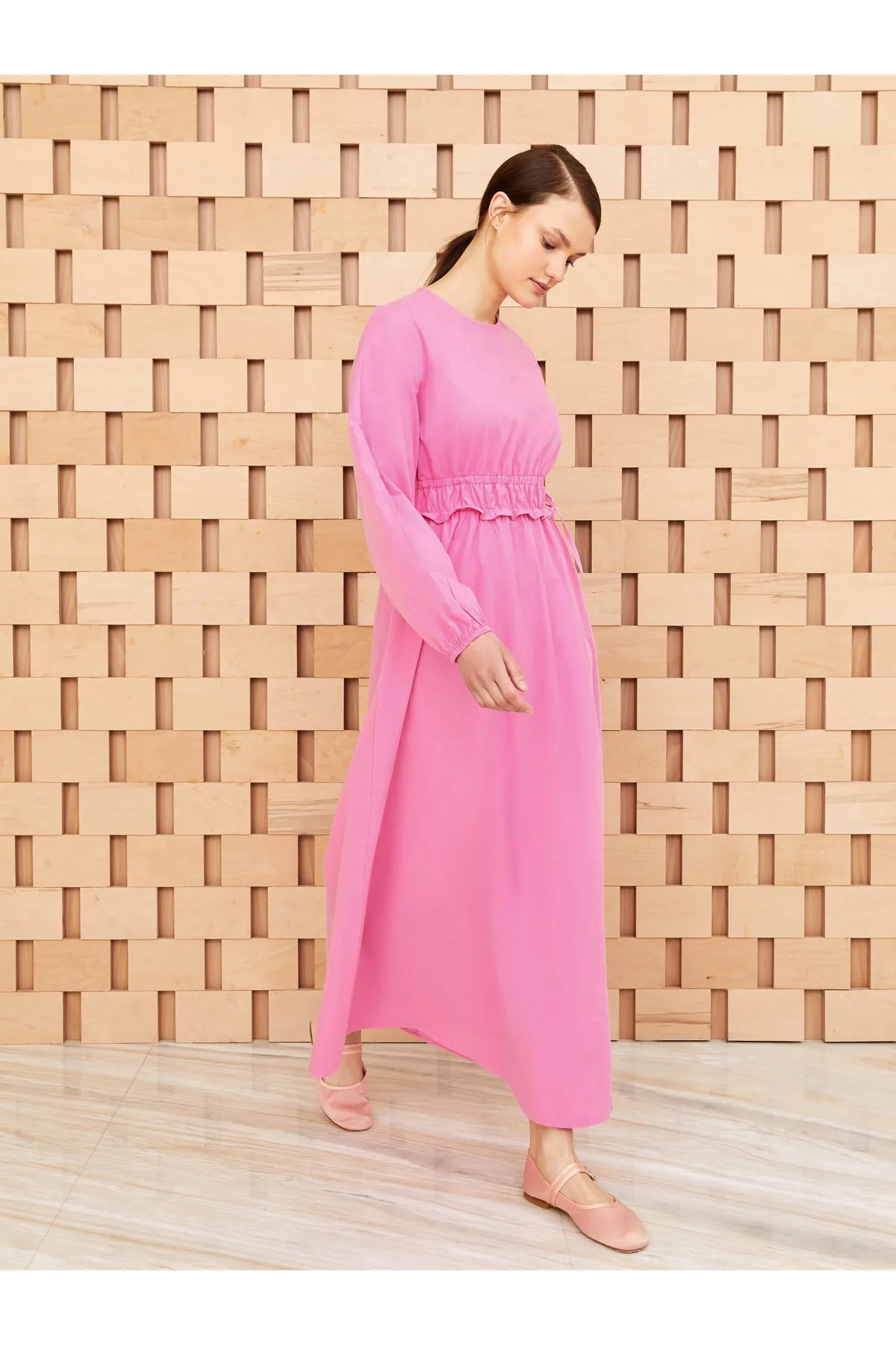 LC Waikiki  Gerades, langärmliges Popeline-Damenkleid mit Rundhalsausschnitt