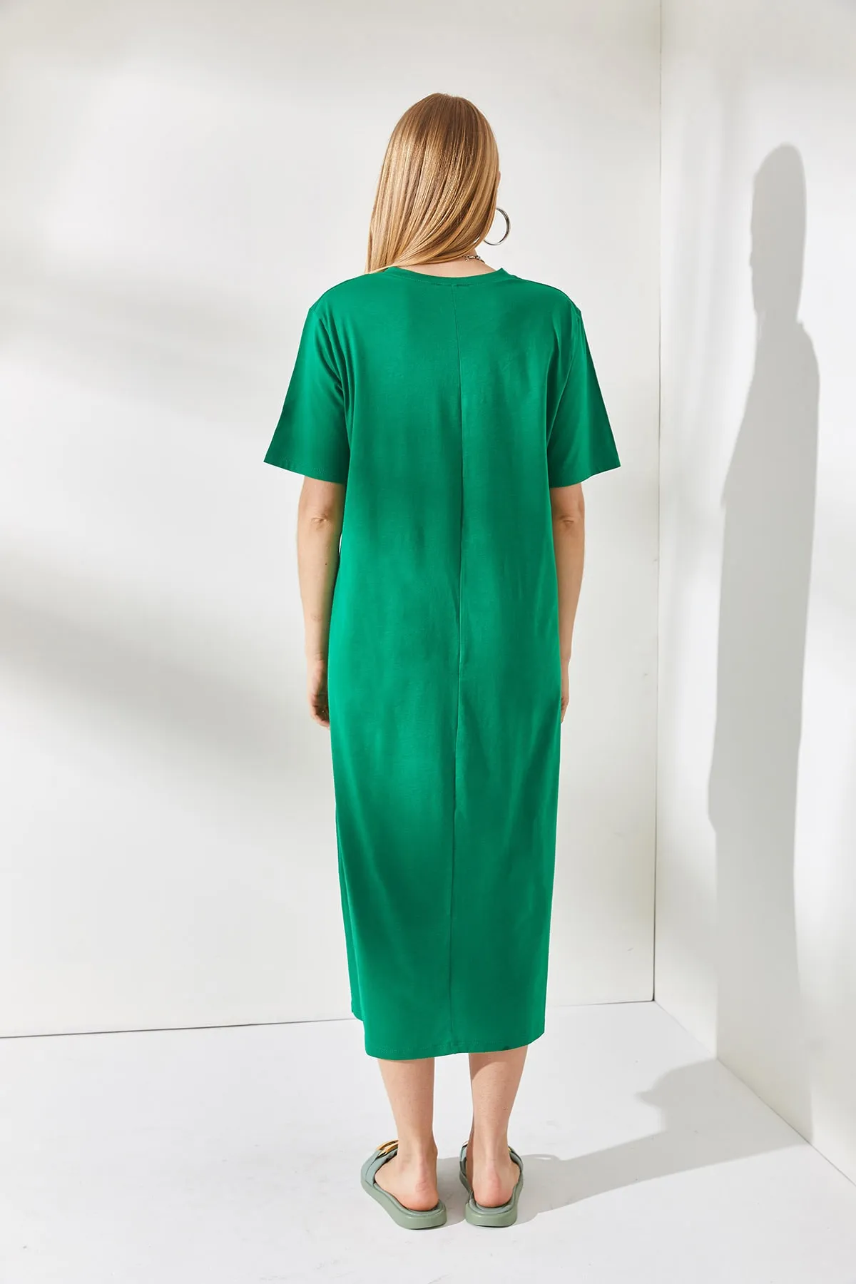 Olalook  Grasgrünes Oversize-Baumwollkleid für Damen mit Seitenschlitzen ELB-19001880