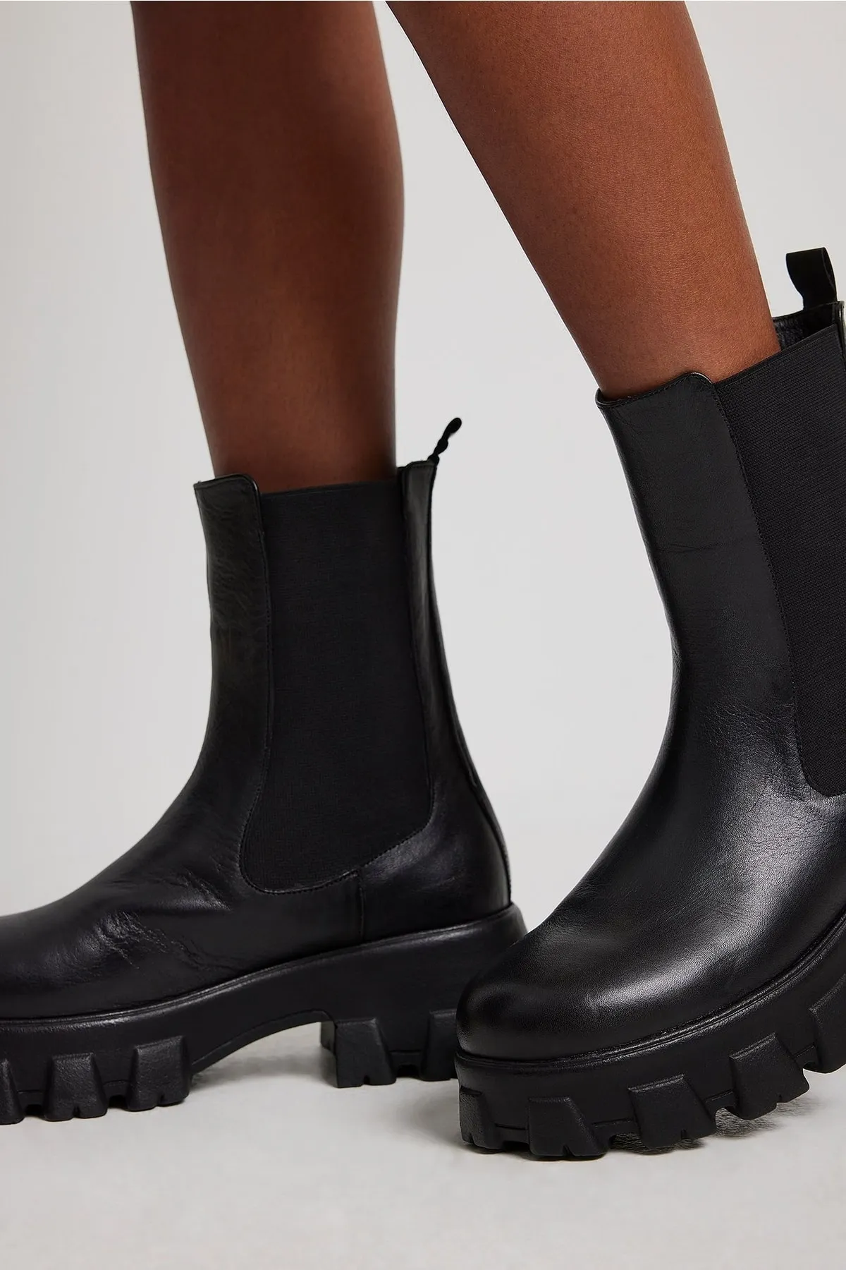 NA-KD  Lederstiefel mit Profilsohle