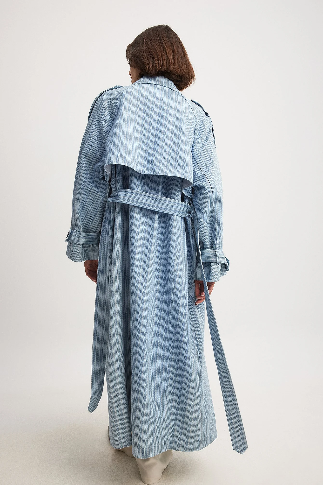 Gestreifter Oversized-Trenchcoat mit Gürtel