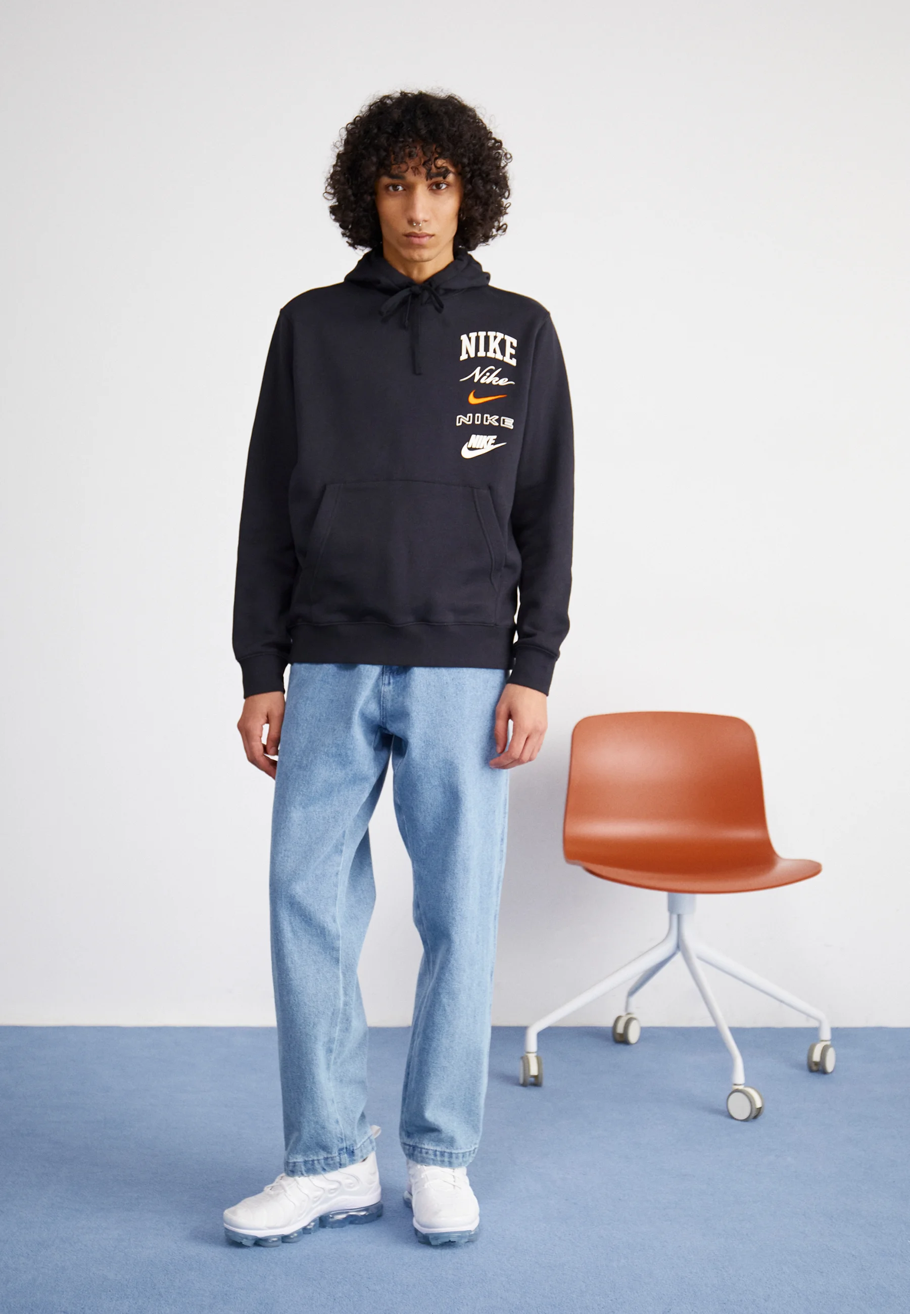 Nike Sportswear CLUB STACK - Sudadera con capucha