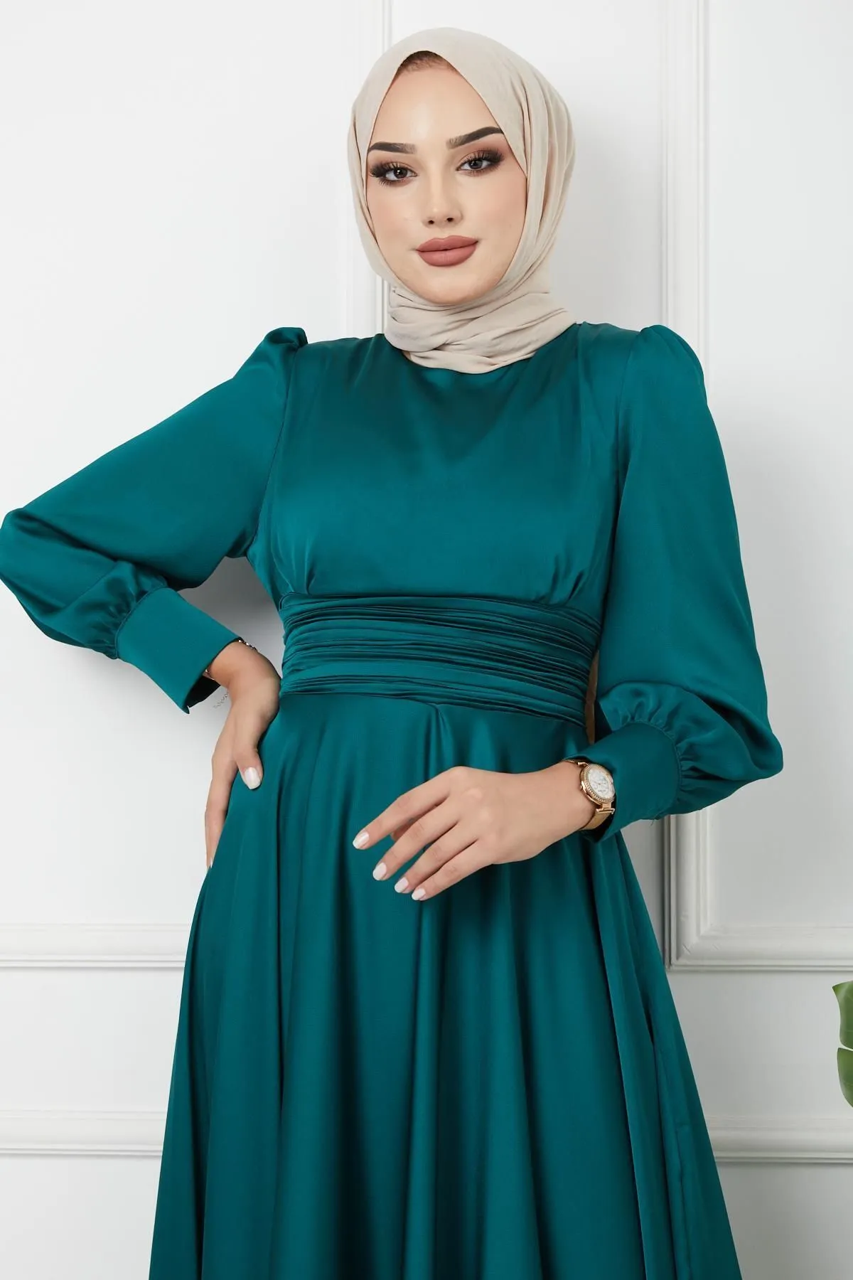 Olcay  Abendkleid mit Taillenfalten und Gürtel, Grün 1595