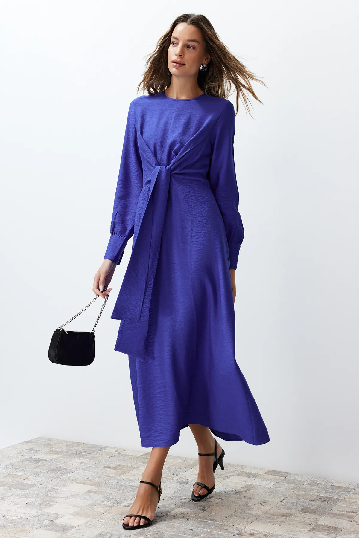 Trendyol Modest  Saks-Webkleid mit Bindedetail an der Taille TCTSS23EB00221