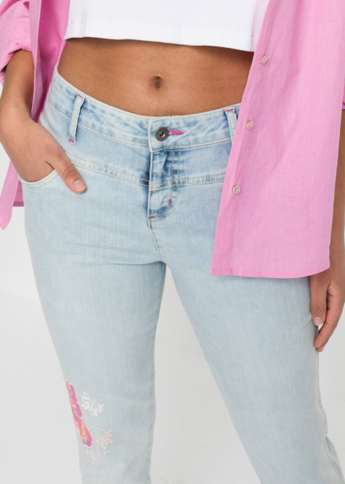 Boyfriend-Jeans mit Schmetterlings-Druck in 7/8-Länge