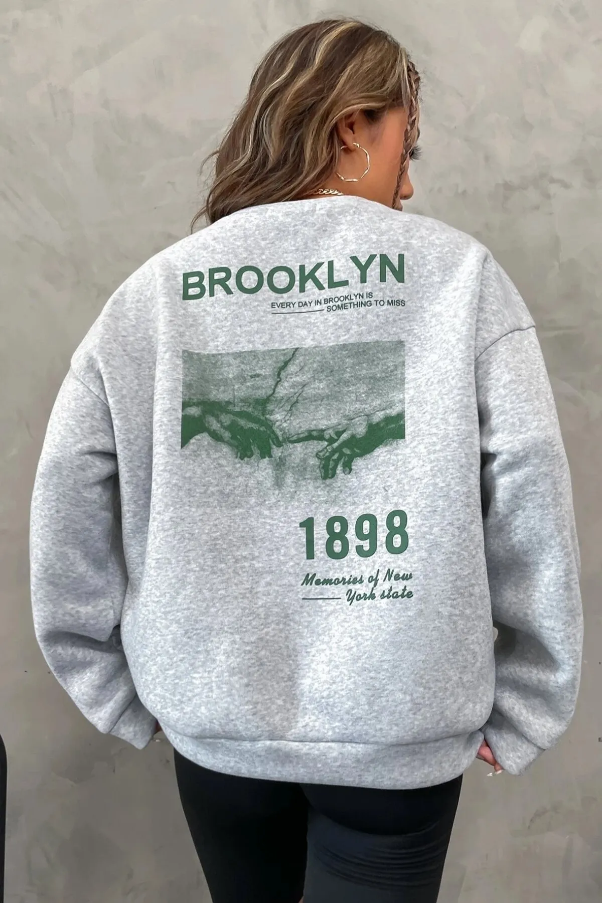 MODAGEN  Unisex Graues Brooklyn 1898 bedrucktes Oversize-Sweatshirt mit Rundhalsausschnitt