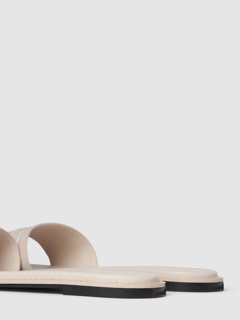 Slides mit Label-Details Modell 'SQUARED' in sand