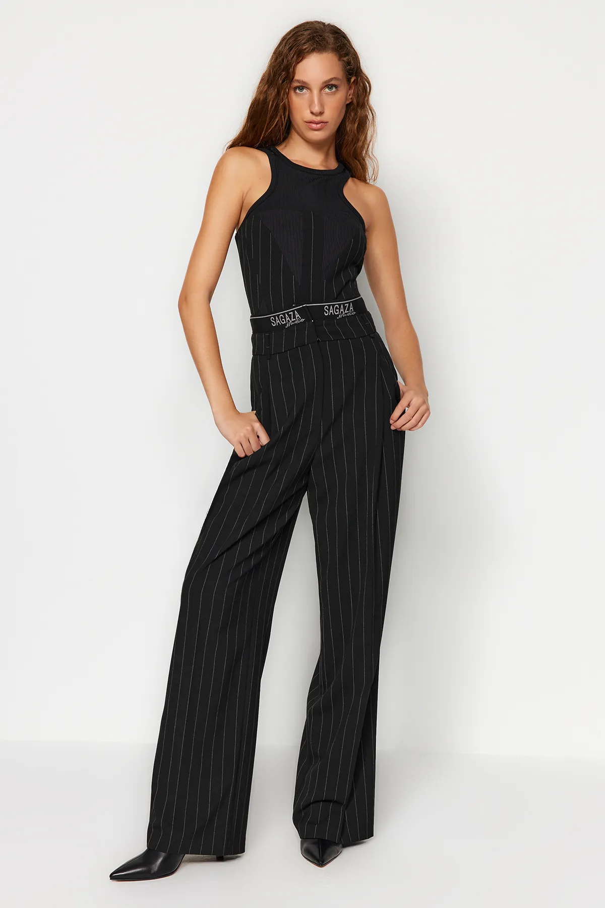 Trendyol Collection  X Sagaza Studio Schwarz gestreifte Gummi-Polyviscon-Hose mit detaillierten Details TCLAW24PL00000