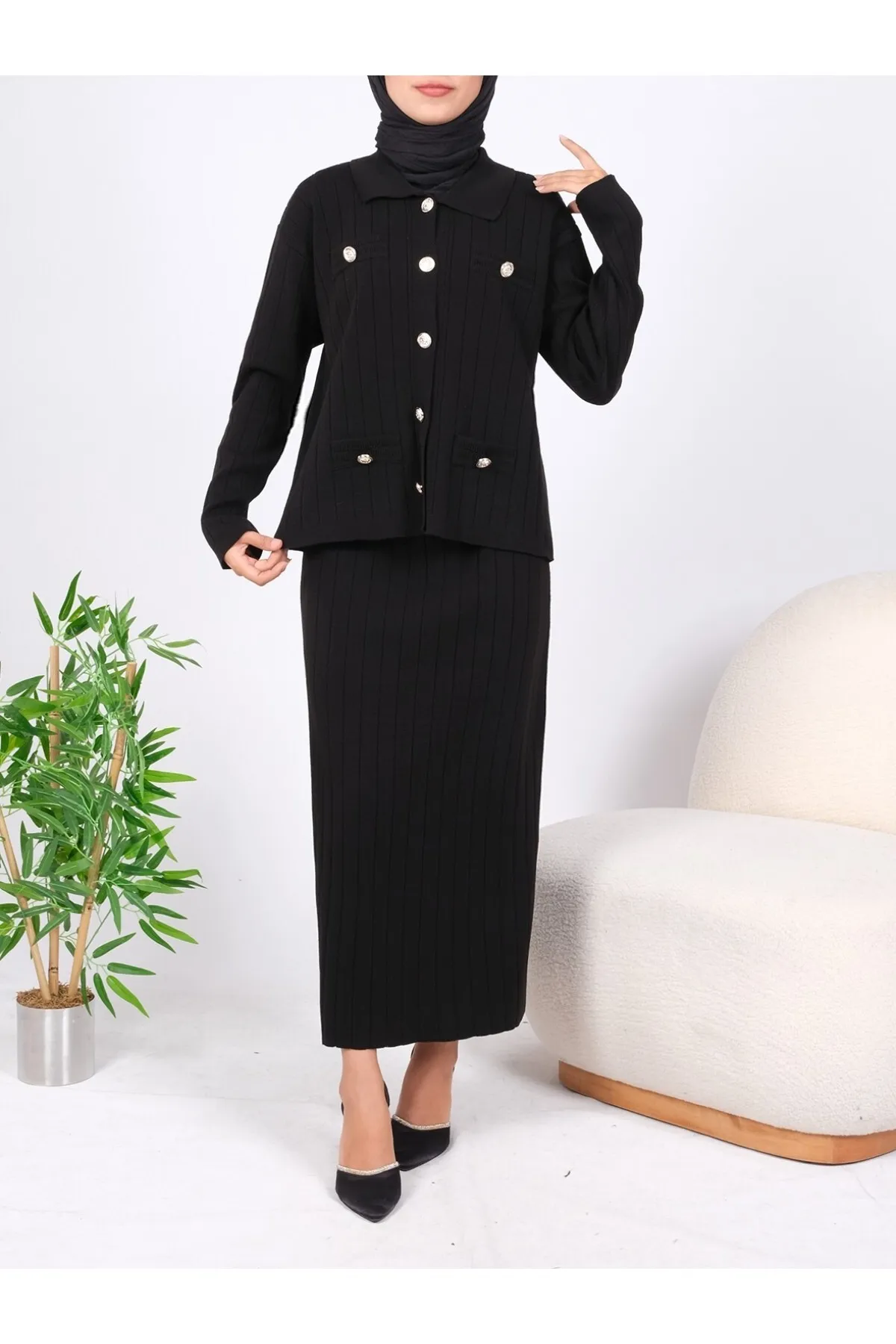 Modamorfo  Strickset mit Cardigan und schmalem Rock mit Metallknöpfen