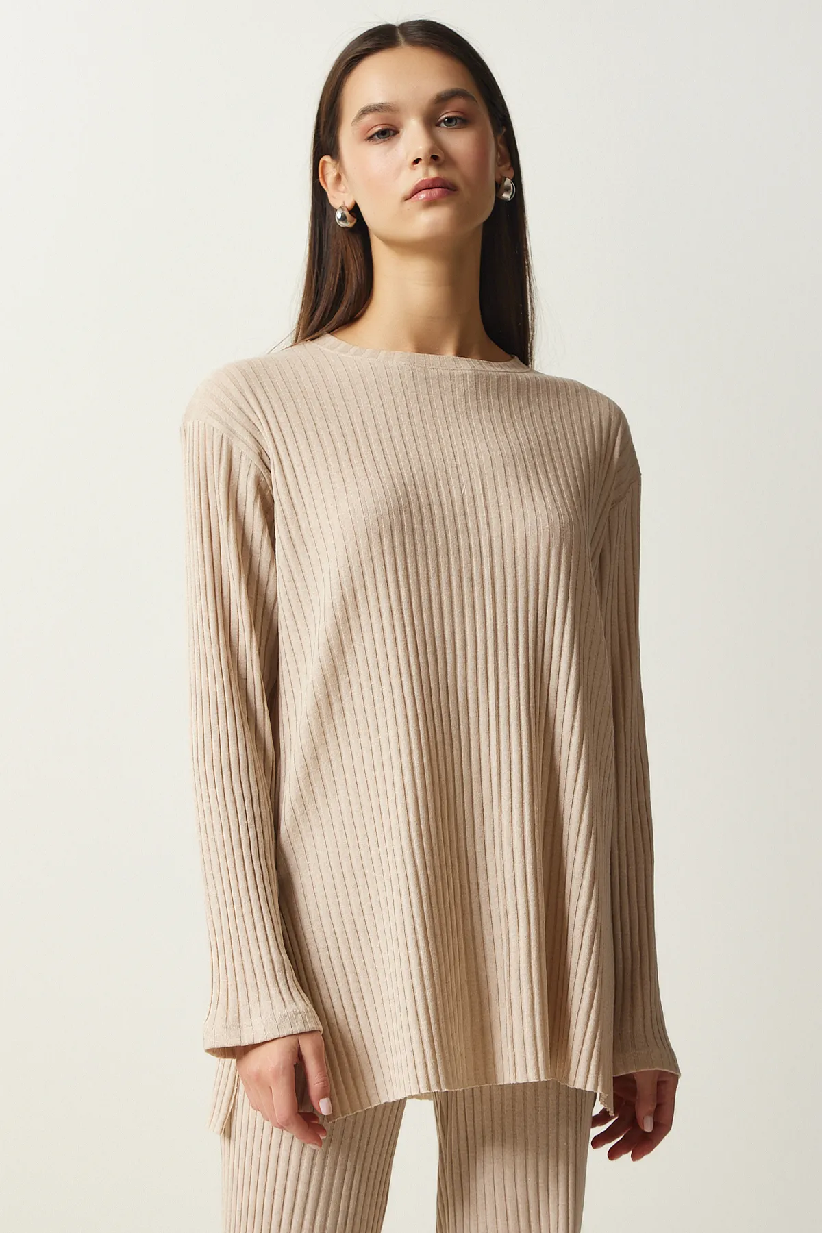 Happiness İstanbul  Damen-Set aus schnurgebundener Strickbluse und Hose in Beige OW00008