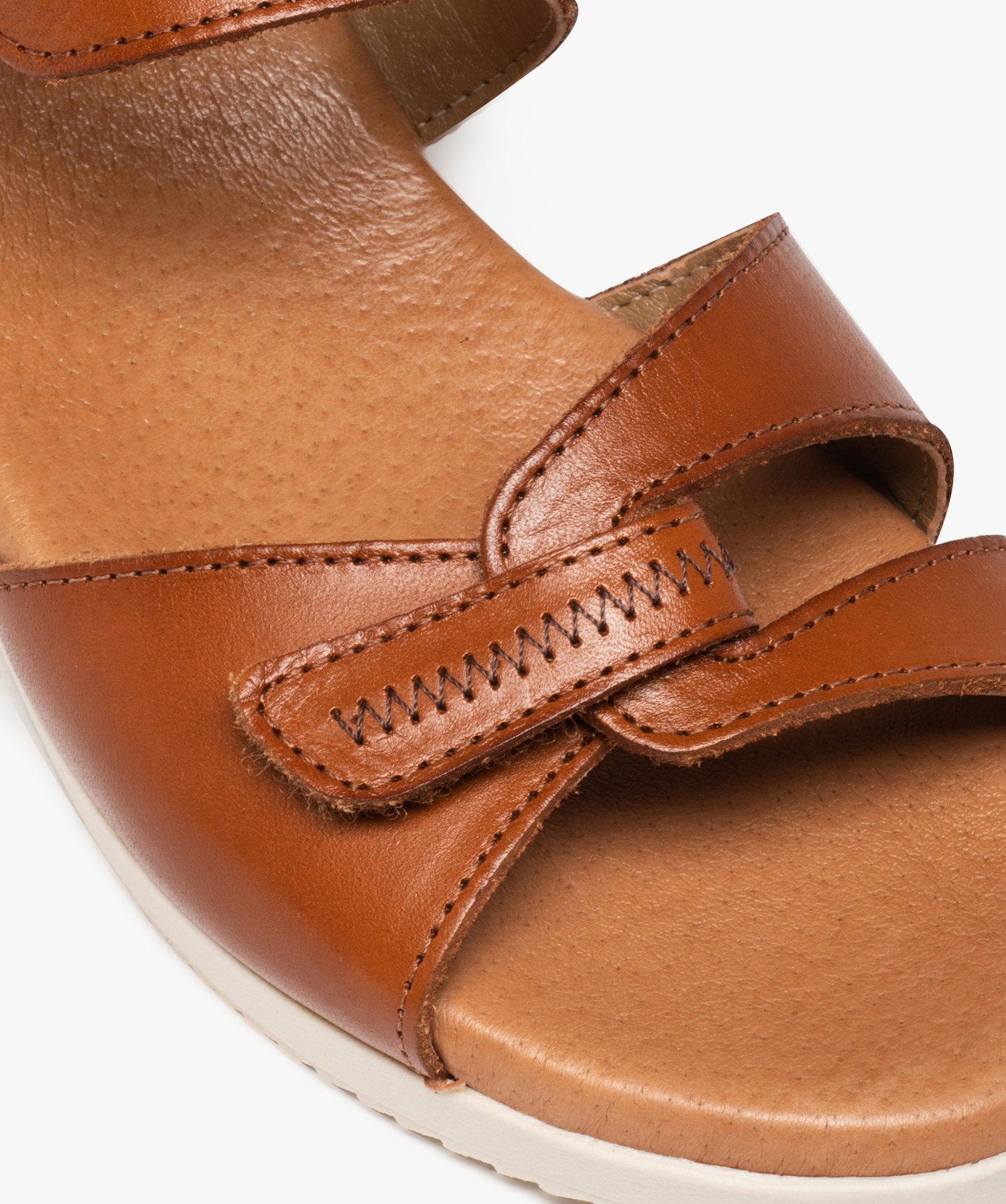 Sandales femme compensées à brides scratch en cuir camel | GEMO