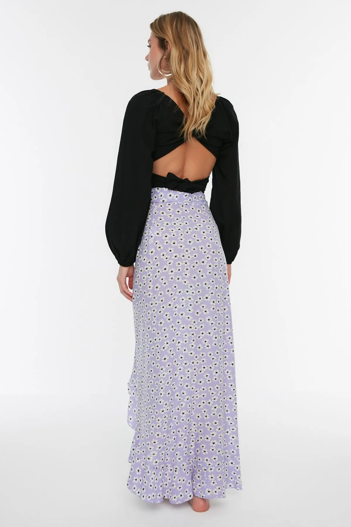 Trendyol Collection  Bunter Strandrock aus Viskose mit Blumenmuster und Schwungrad-Details TBESS19WV0004