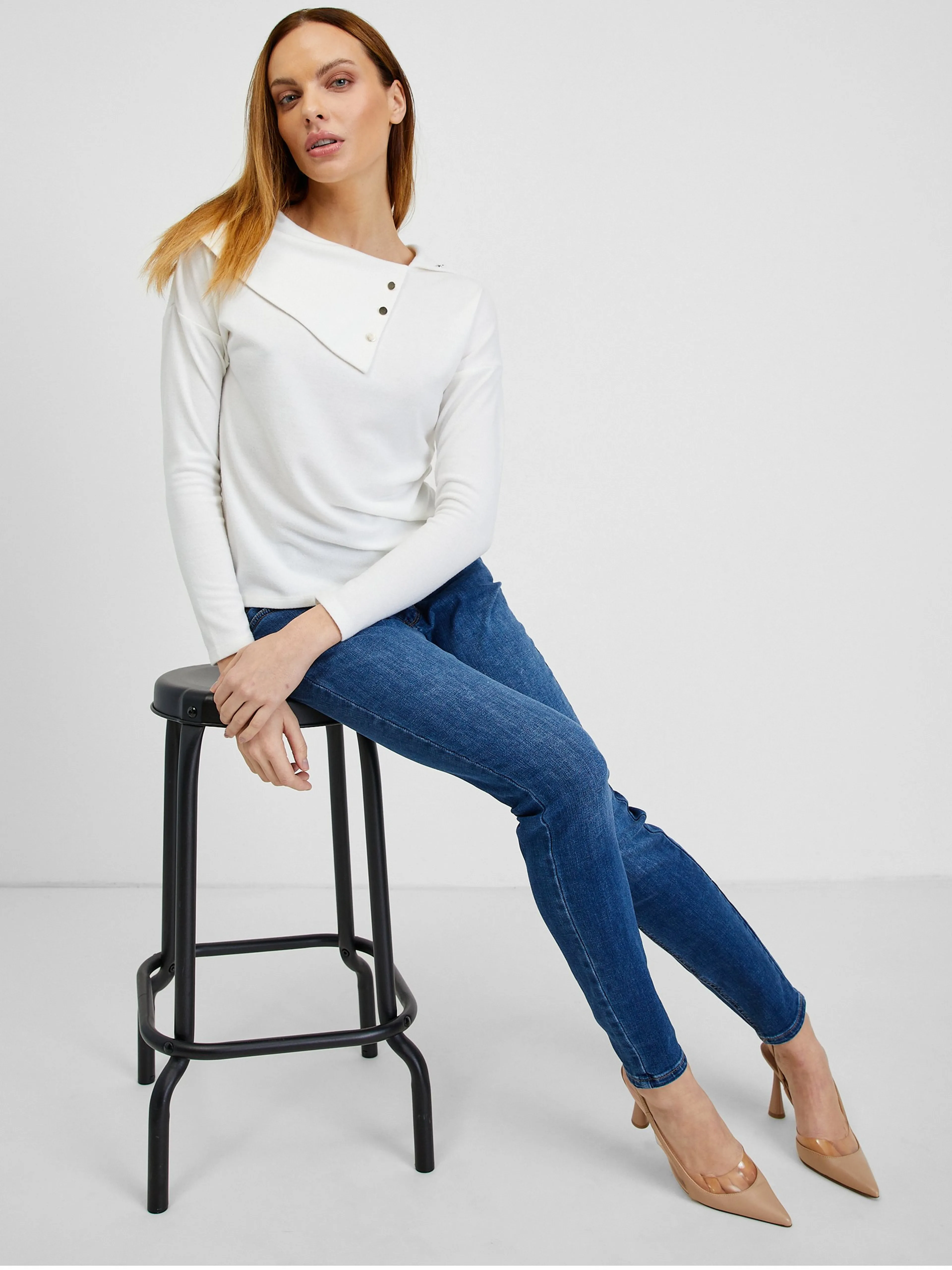 Weißes Damen-T-Shirt mit dekorativen Details ORSAY