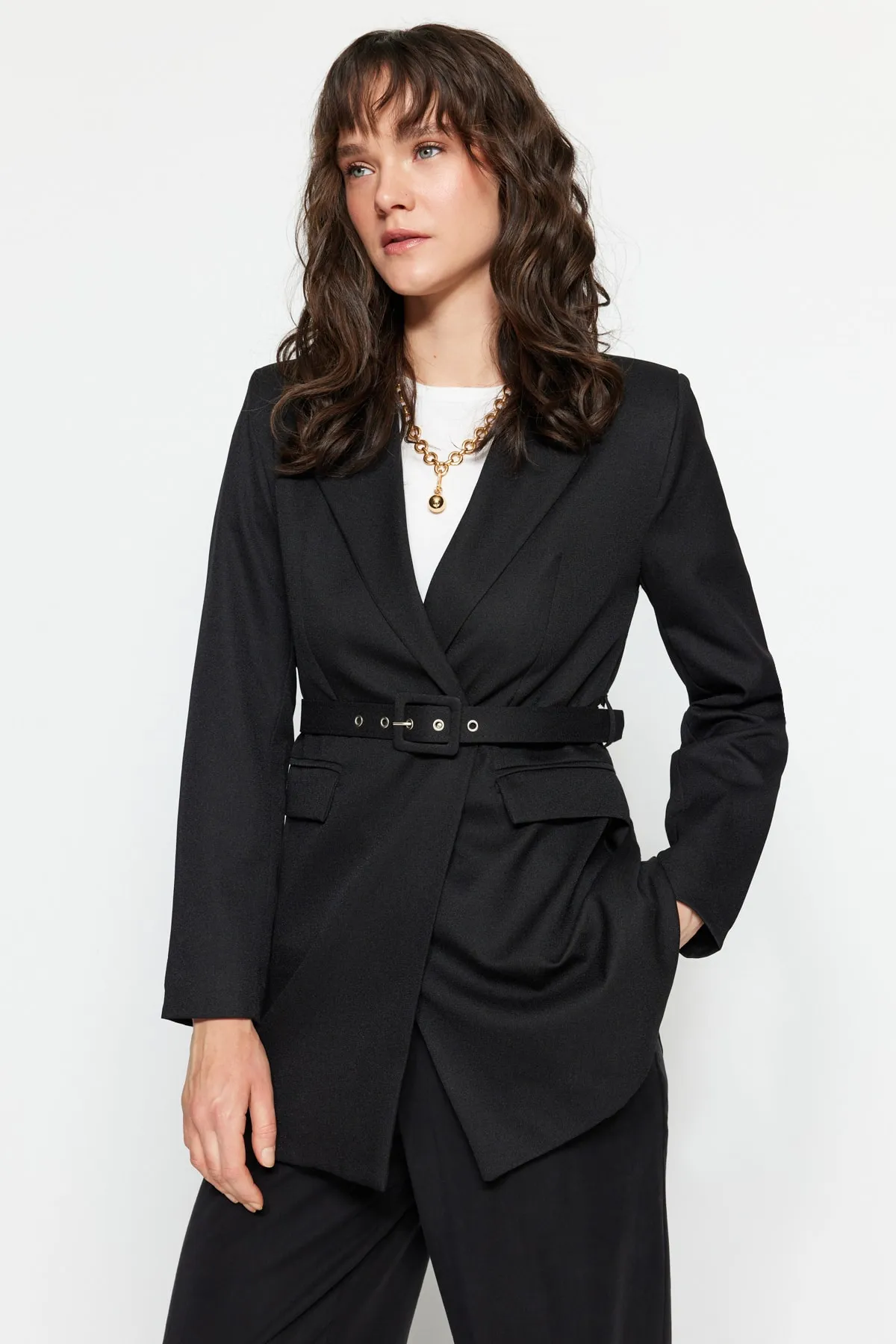 Trendyol Modest  Schwarze, gefütterte Webjacke mit Gürtel TCTSS23CK00007