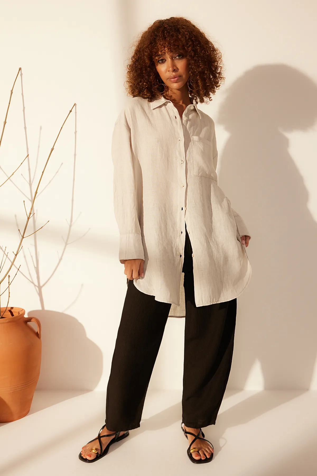 Trendyol Collection  Graues Oversize-Hemd aus 100 % Leinen TWOSS24GO00118
