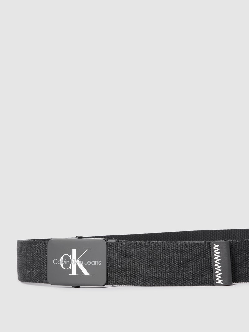 Gürtel mit Logo-Schließe in schwarz