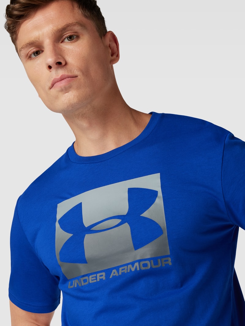 T-Shirt mit Label-Print in royalblau