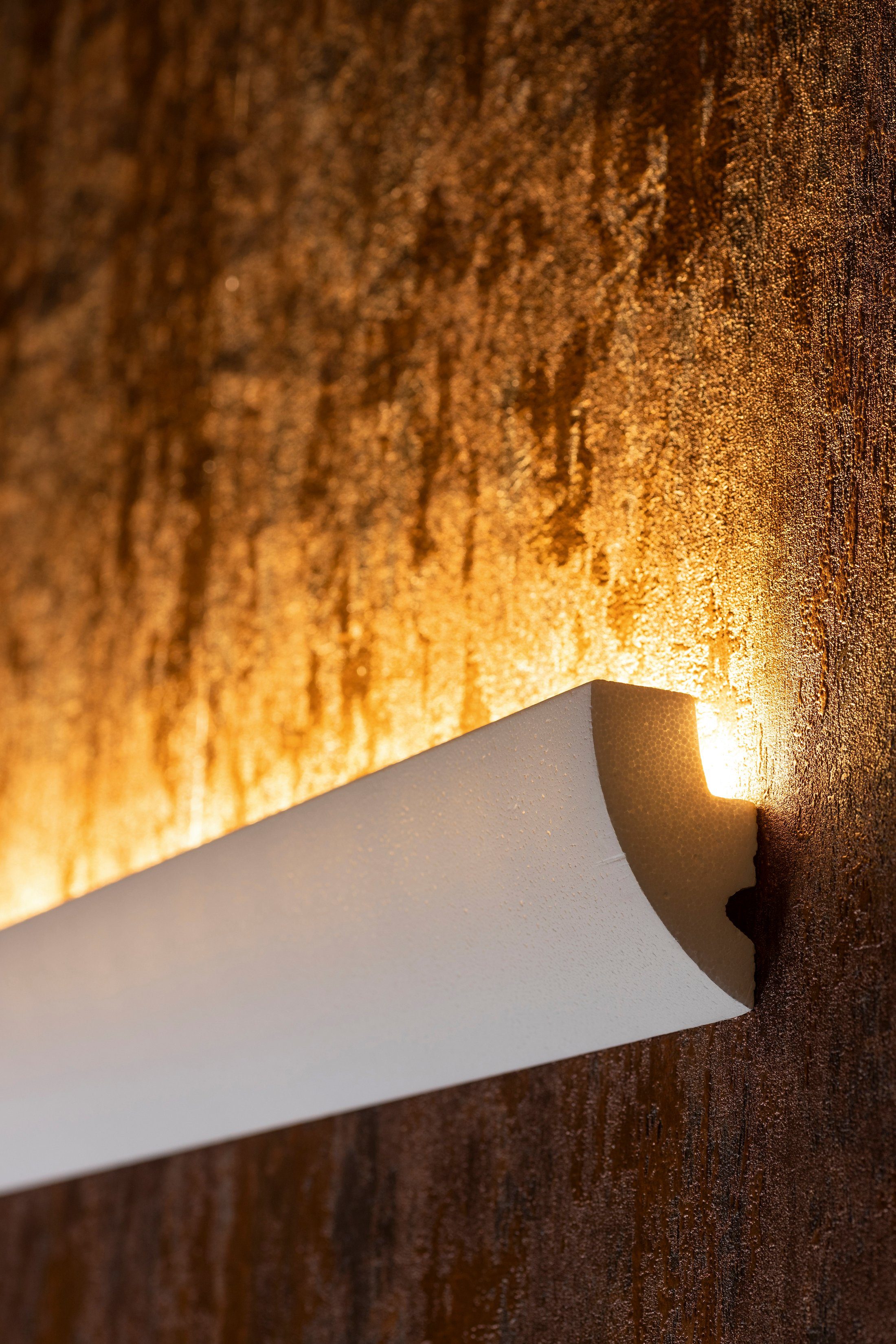 Homestar Zierleiste Lichtleiste Anja, einfache Montage durch Ankleben mit HOMESTAR® SX100, Polystyrol, ohne LED-Stripesystem, farbig überstreichbar