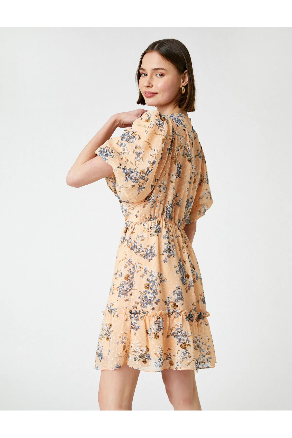 Koton  Geblümtes Rüschenkleid mit Ballonärmeln