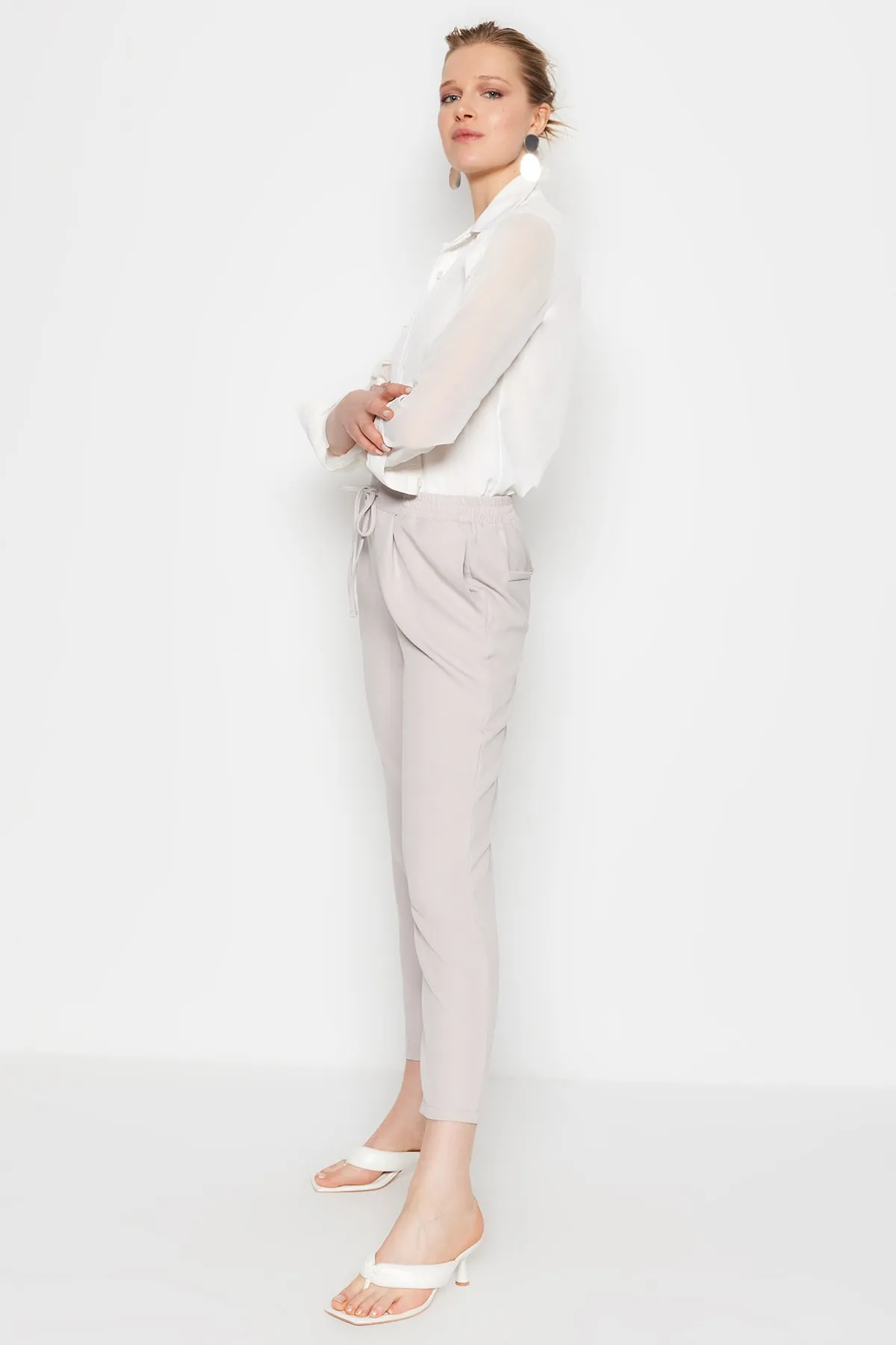 Trendyol Collection  Graue gewebte Bindehose TWOSS23PL00226