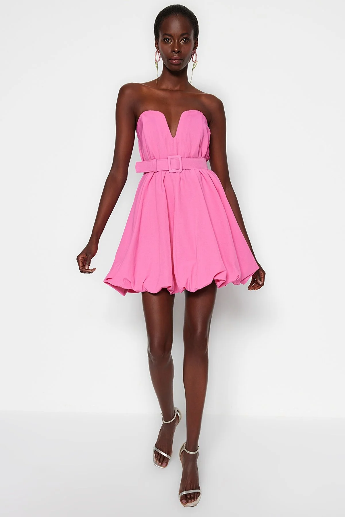 Trendyol Collection  Rosa Ballonrock, Gürtel und detailliertes Popeline-Elegantes Abendkleid TPRSS23EL00576