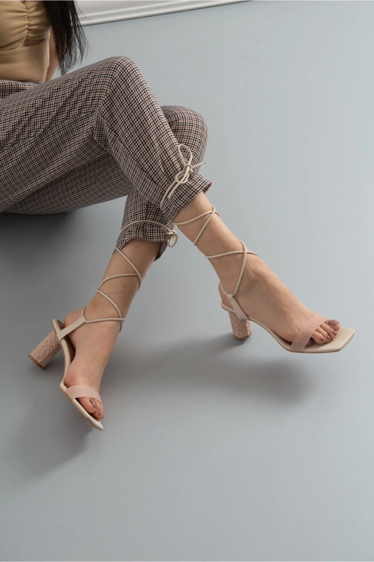 LuviShoes  Damen-Sandalen mit schmalem Absatz