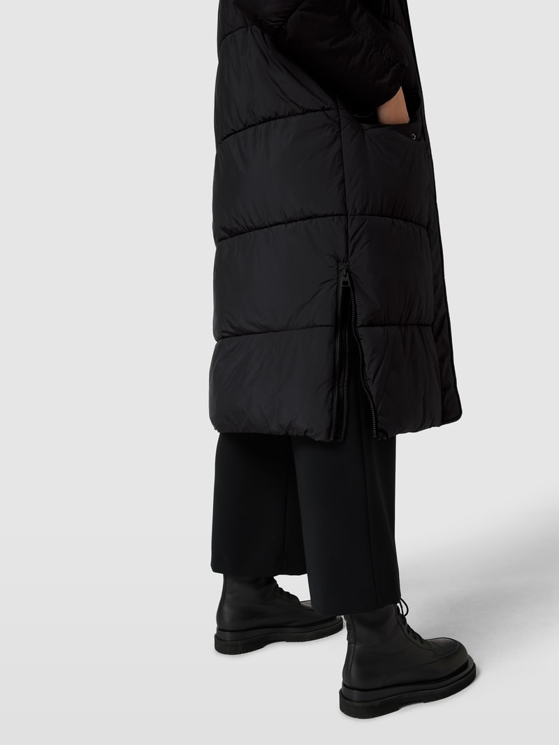 Steppmantel mit Kapuze in schwarz