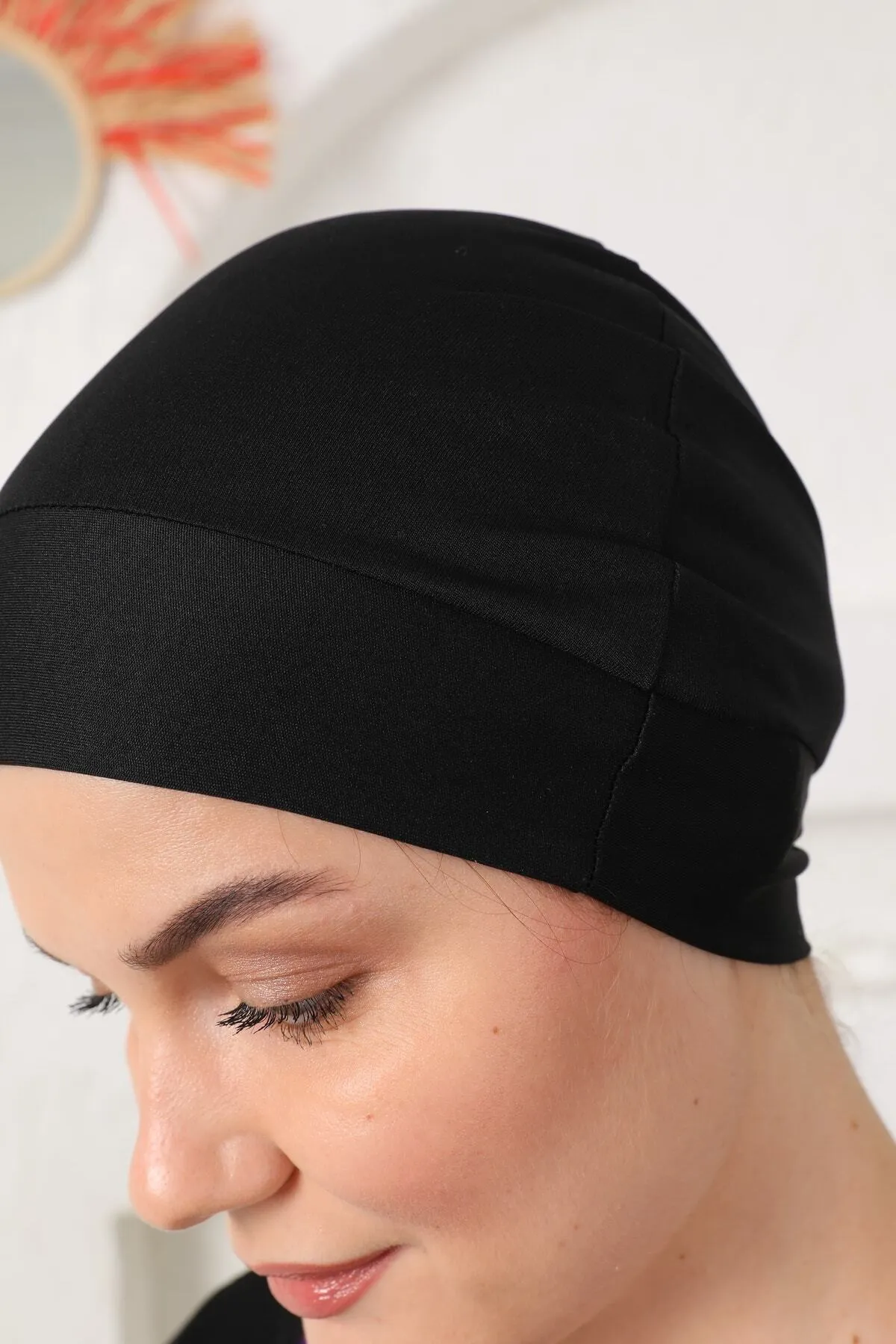 medipek  Lilafarbener, halbbedeckter Hijab-Badeanzug aus Lycra in Schwarz
