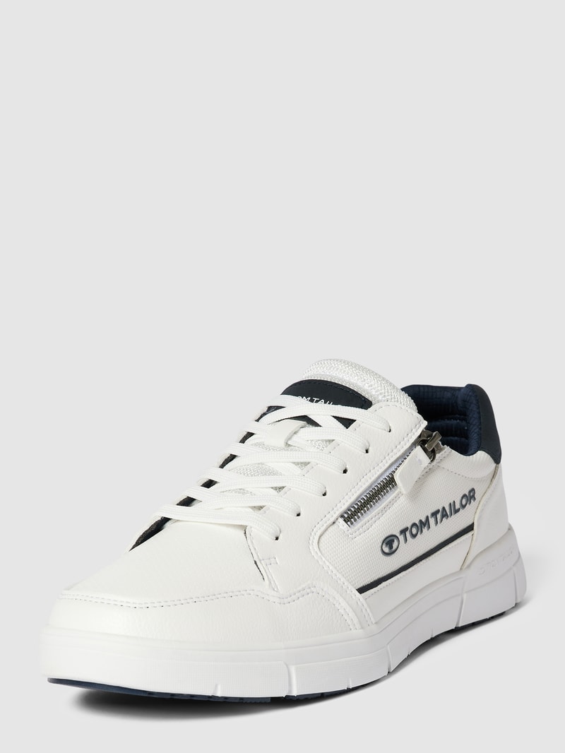 Sneaker mit Label-Details in weiß