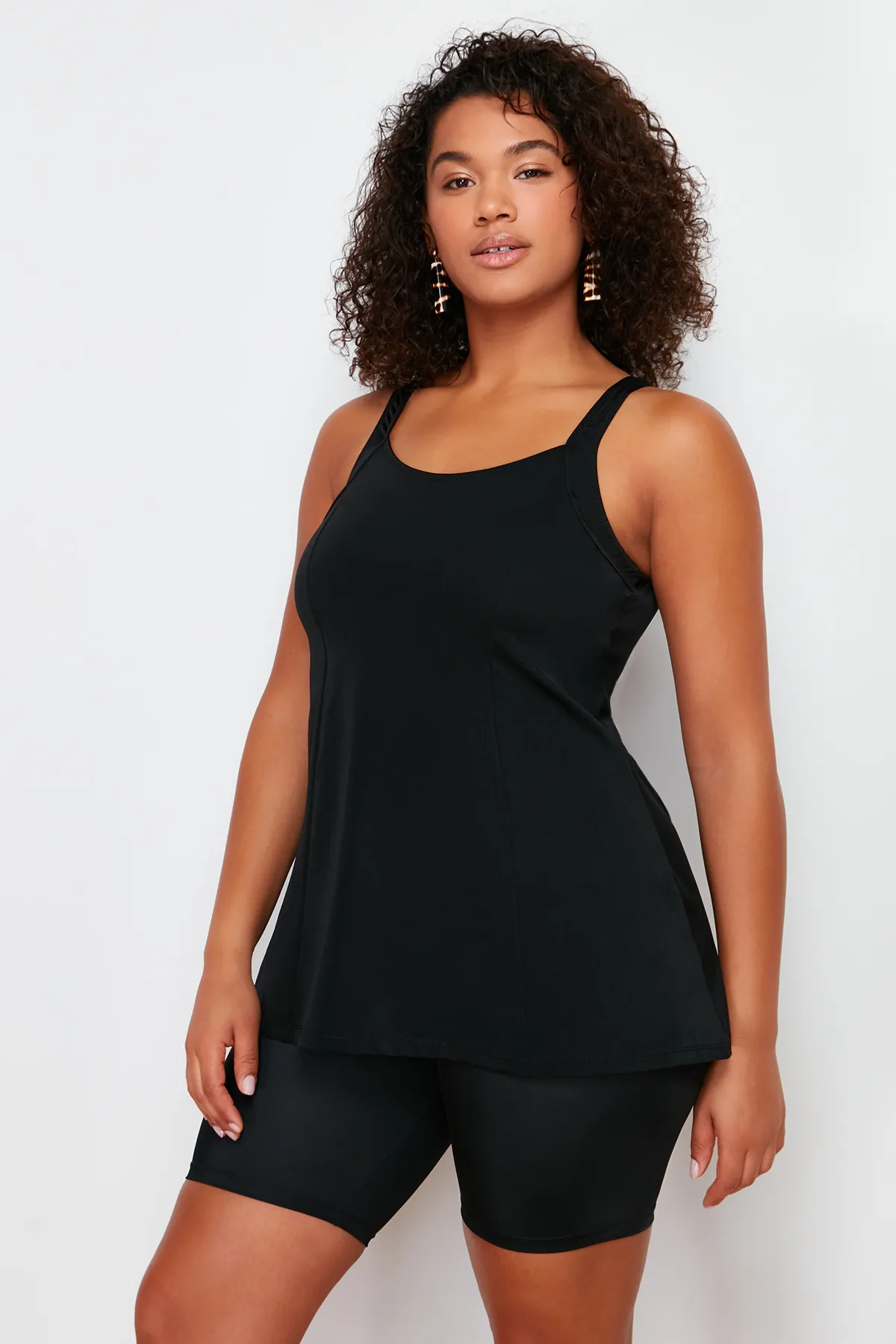 Trendyol Curve  Schwarzer Tankini mit U-Ausschnitt TBBSS24AM00019