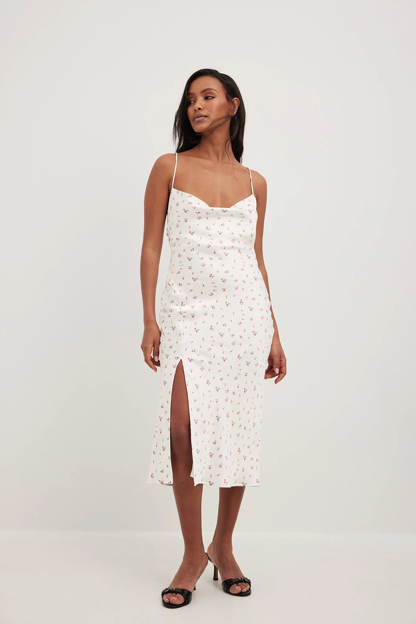 Midi-Slipkleid mit Wasserfallausschnitt