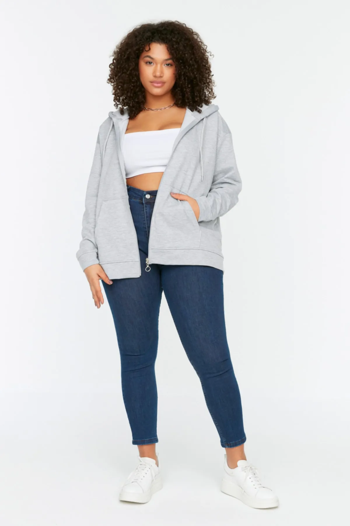 Trendyol Curve  Graues, dünnes Strick-Sweatshirt mit Kapuze und Reißverschluss TBSSS22SW0169
