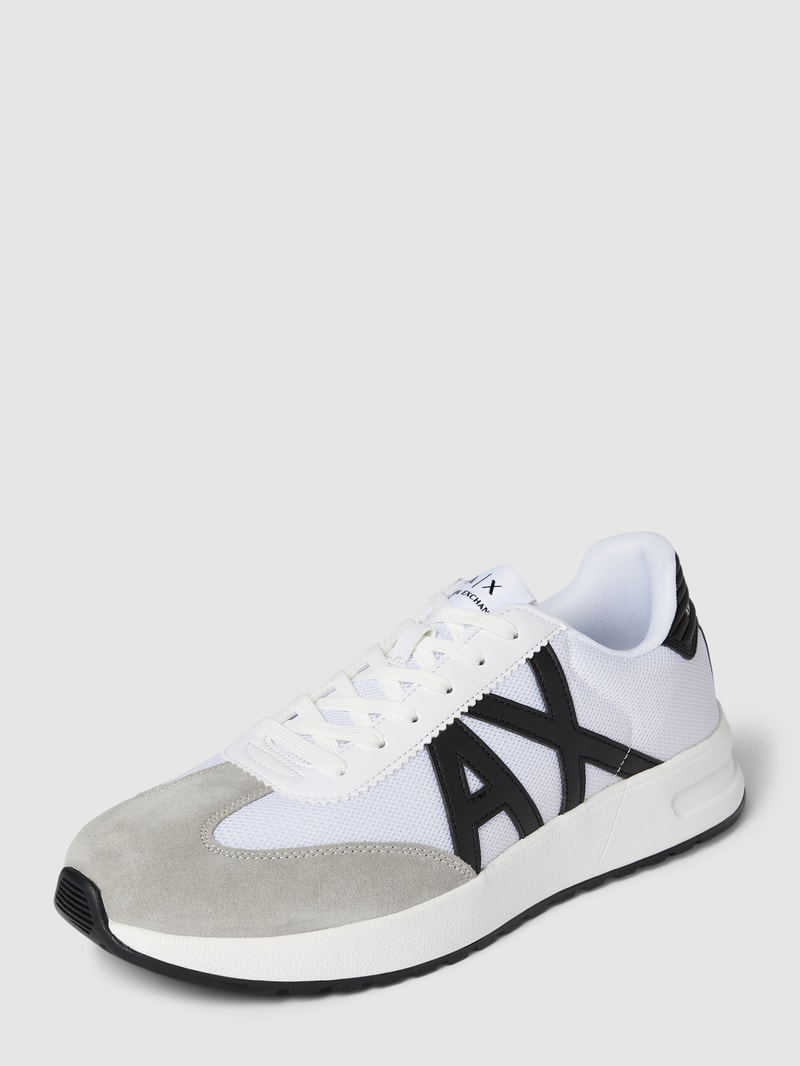 Sneaker mit Label-Details in weiß