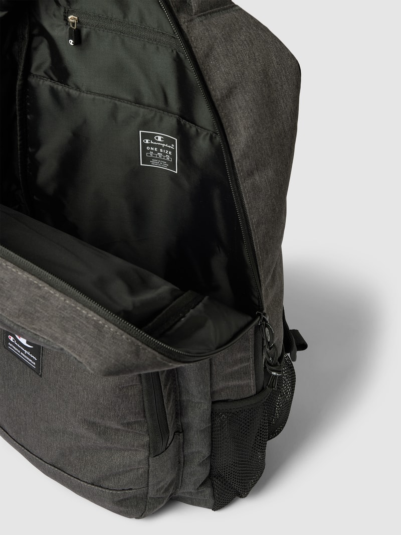 Rucksack mit Label-Patch in schwarz