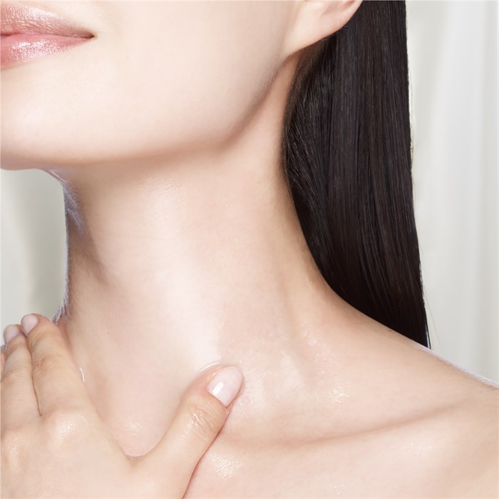 Throat and Bust Lifting Effect