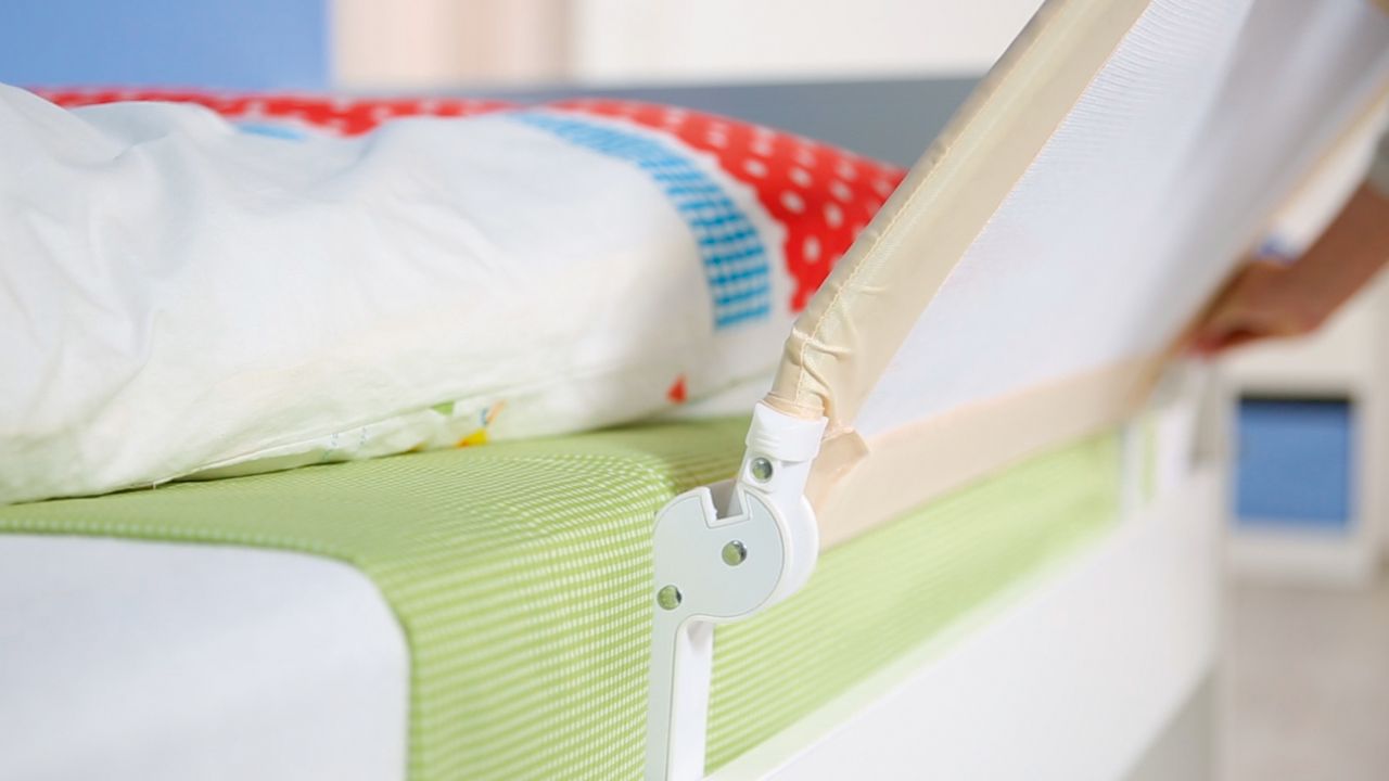 Roba Bettschutzgitter 'Klipp-Klapp', klappbar, für Babys & Kinder, Rausfallschutz 150cm, beige