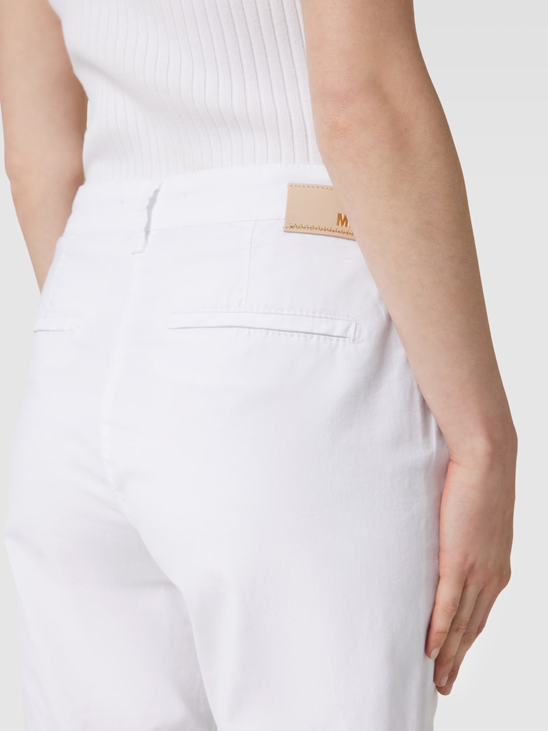 Chino-Shorts mit Allover-Print in weiß