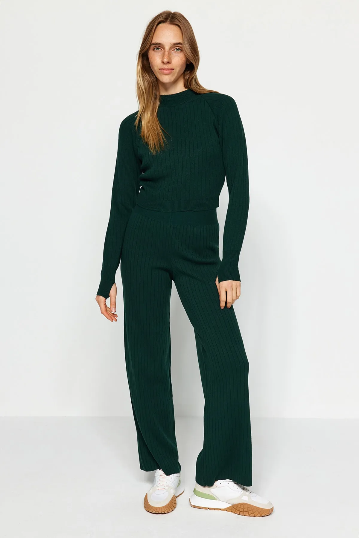 Trendyol Collection  Smaragdgrünes, kurzes Strickoberteil und -unterteil-Set TWOAW24AU00033