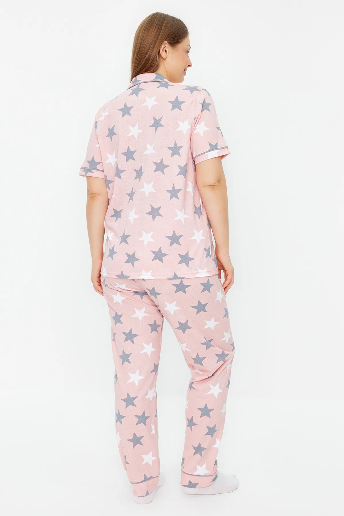 Trendyol Curve  Strickpyjama-Set mit Hemdkragen und Powder Star-Muster TBBAW24AI00040